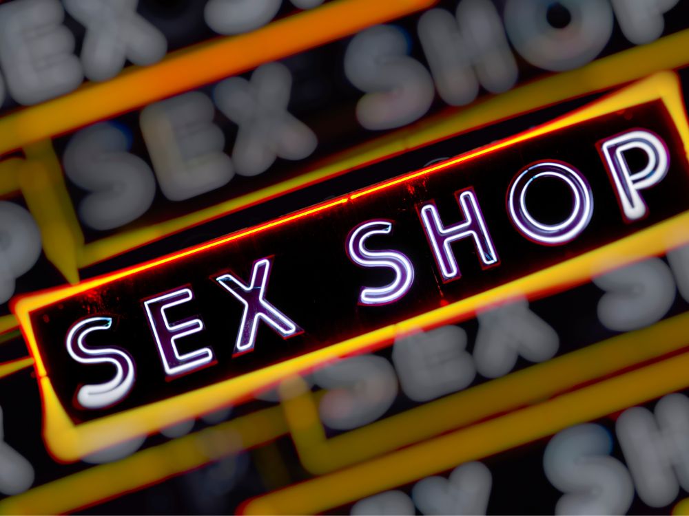 Os benefícios de comprar produtos em um sex shop online.